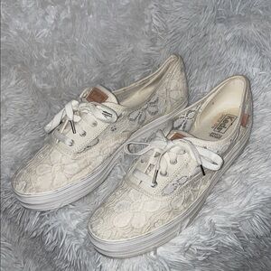 Keds Women's White floral Lace Sneakers - W10